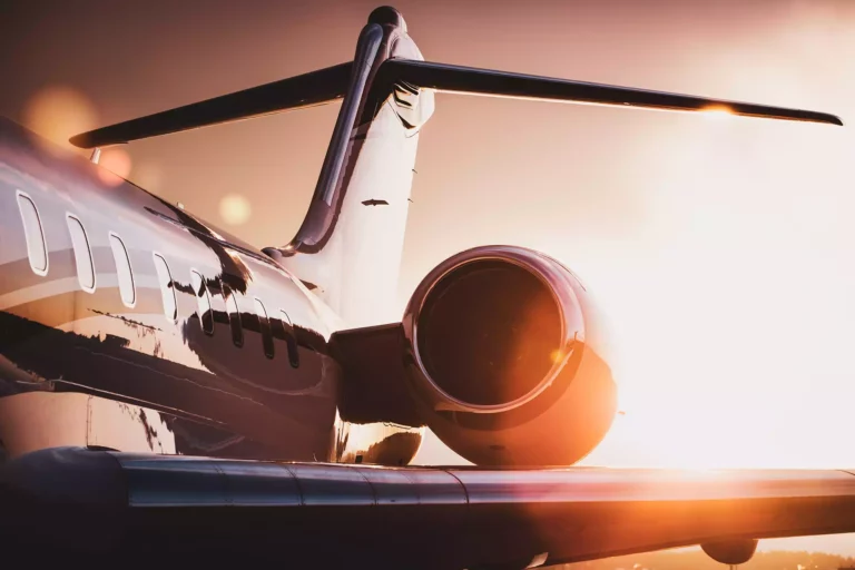 Latitude 33 - Aviation Simplified