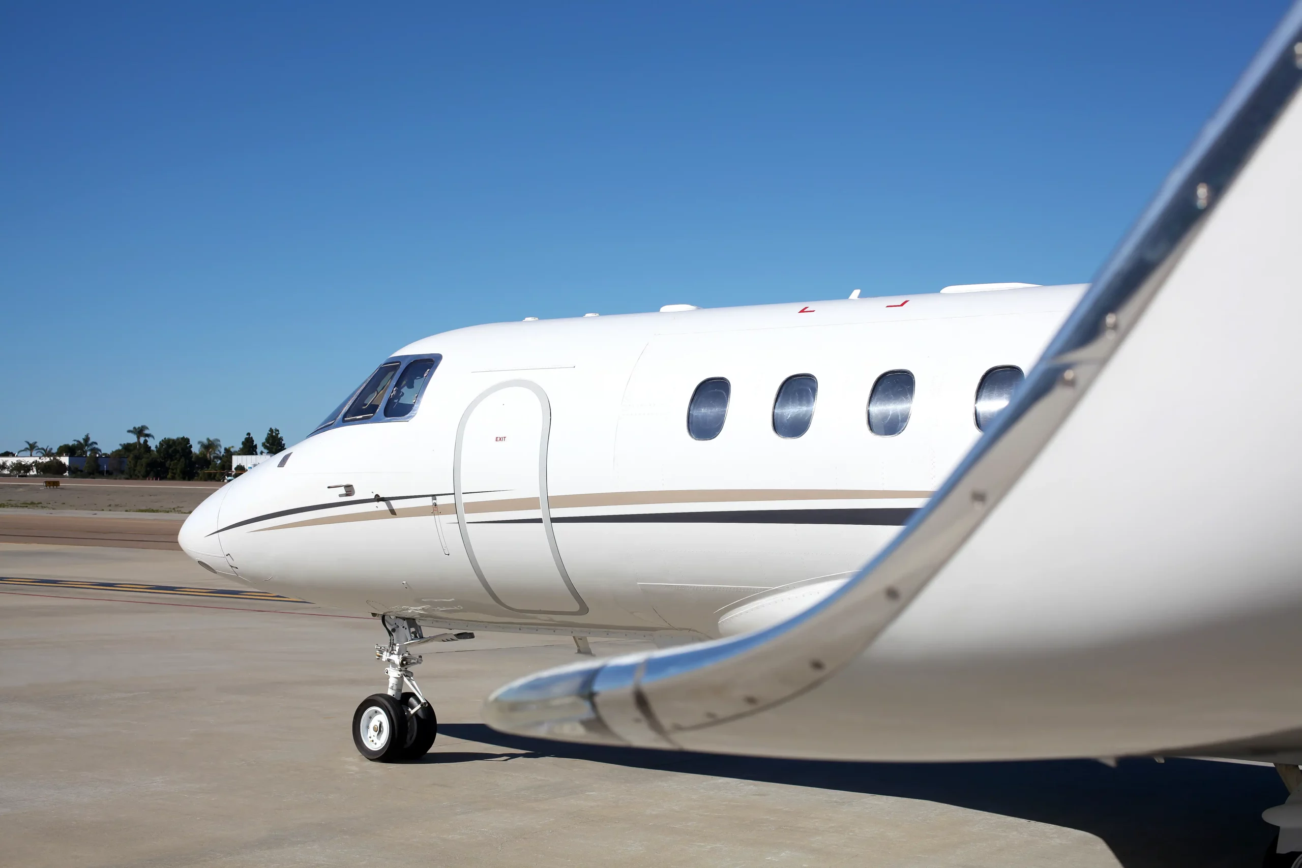 Latitude-33-Aviation-2010-Cessna-Hawker-900XP-Exterior_5