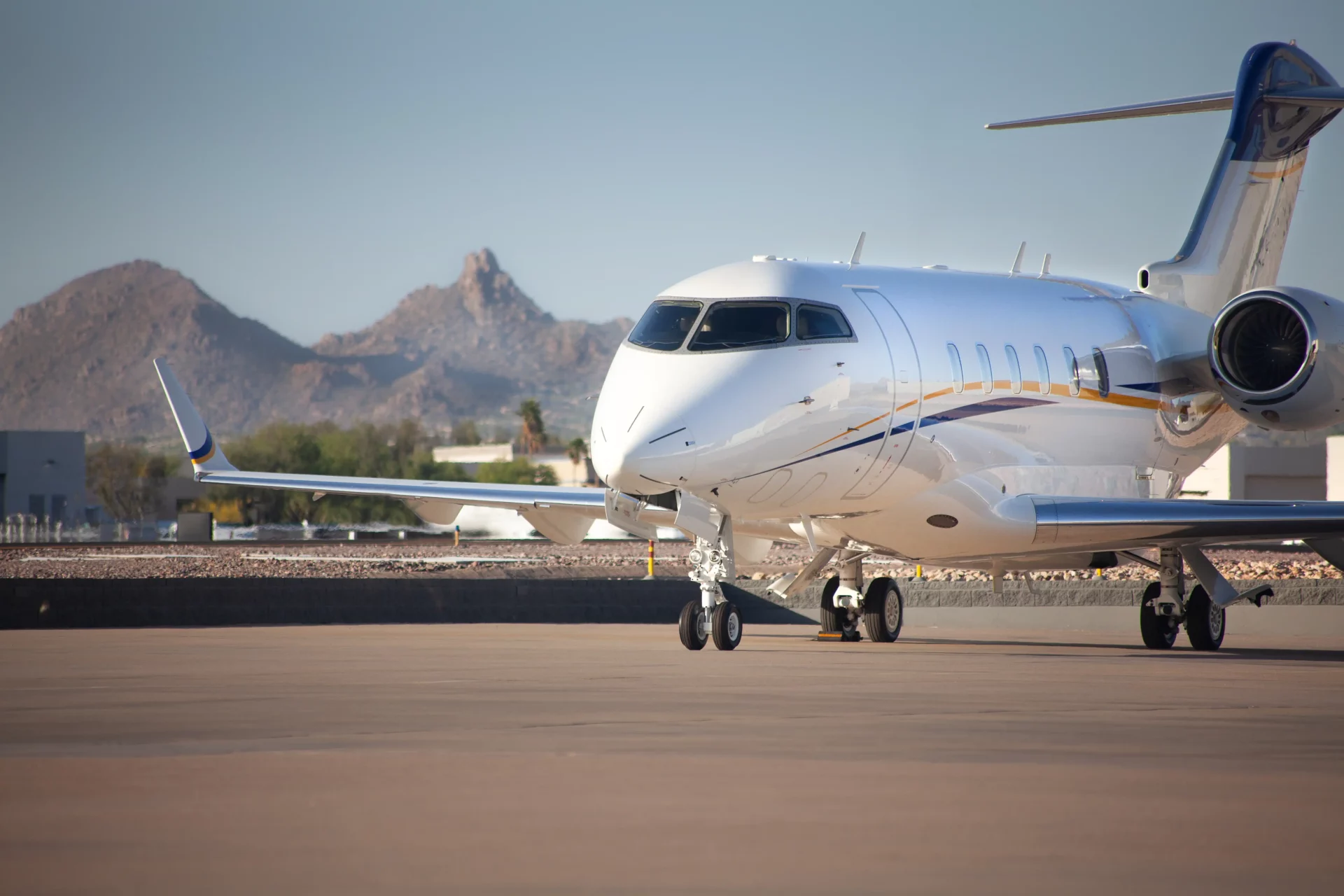 Latitude-33-Aviation-2019-Bombardier-Challenger-350-N4BZ-Exterior-7