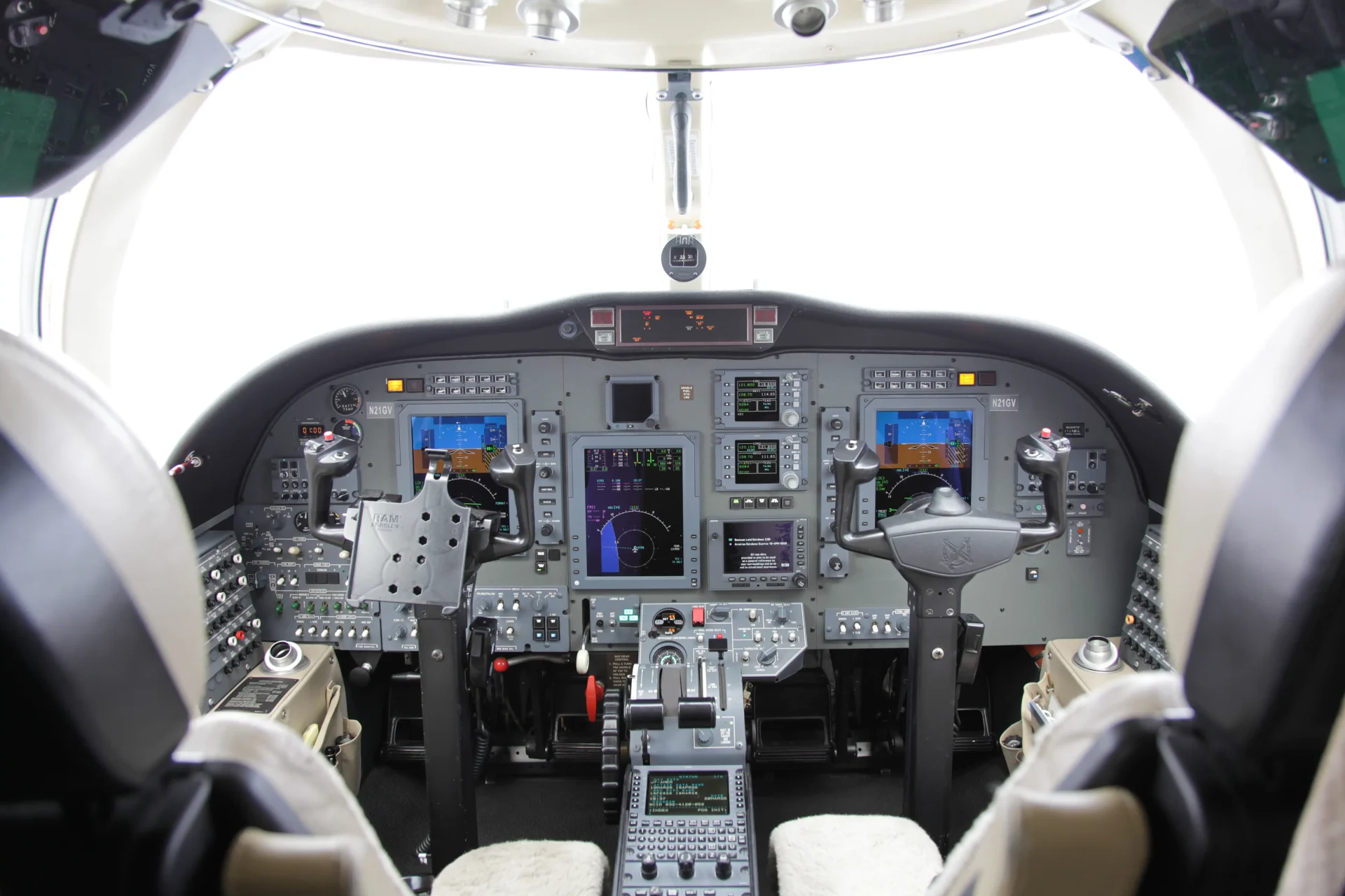 Latitude 33 Aviation 2009 Cessna Citation CJ3-N21GV-Interior-4