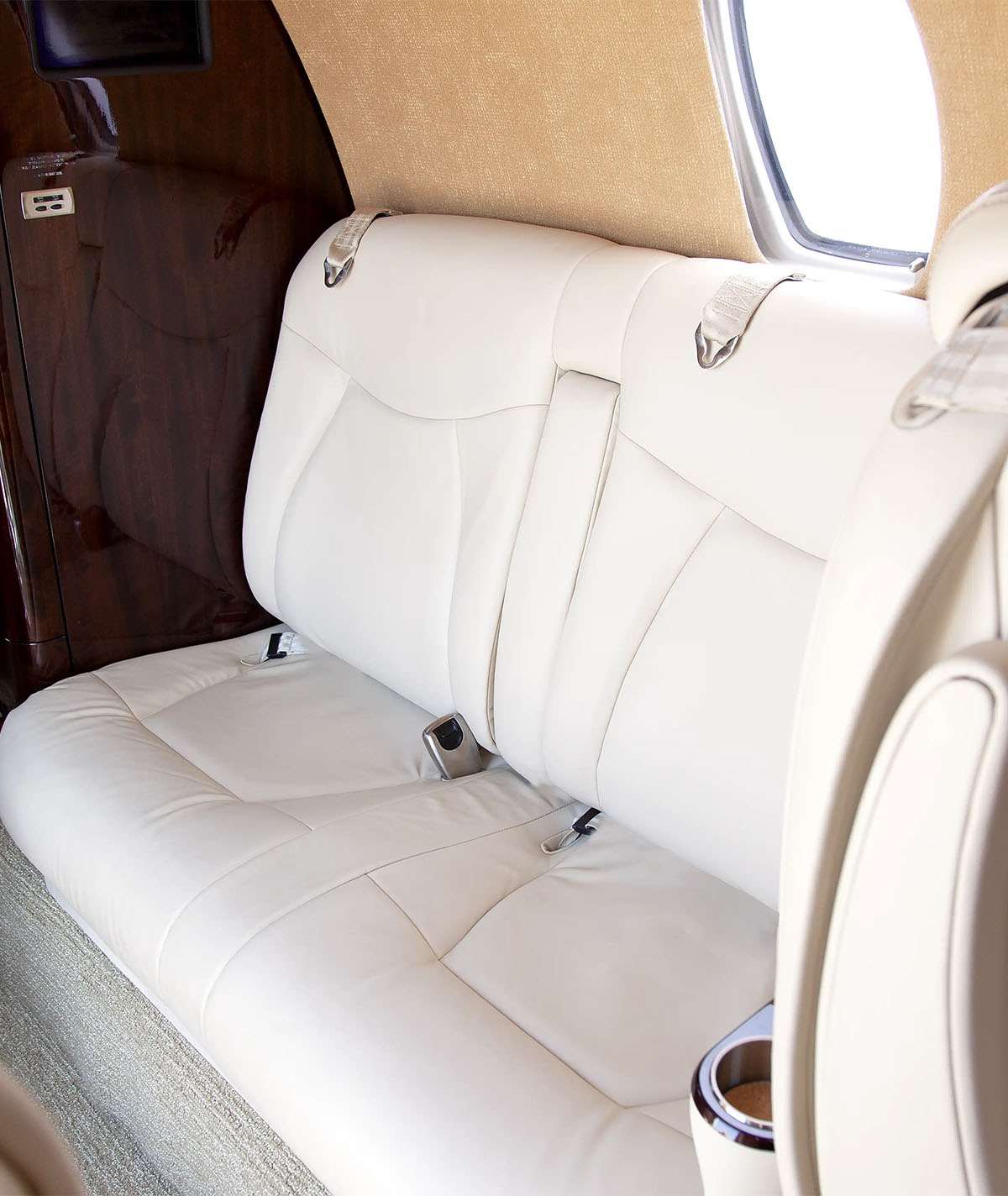 N1401L_Interior_1_0005_N1401L_Interior_5