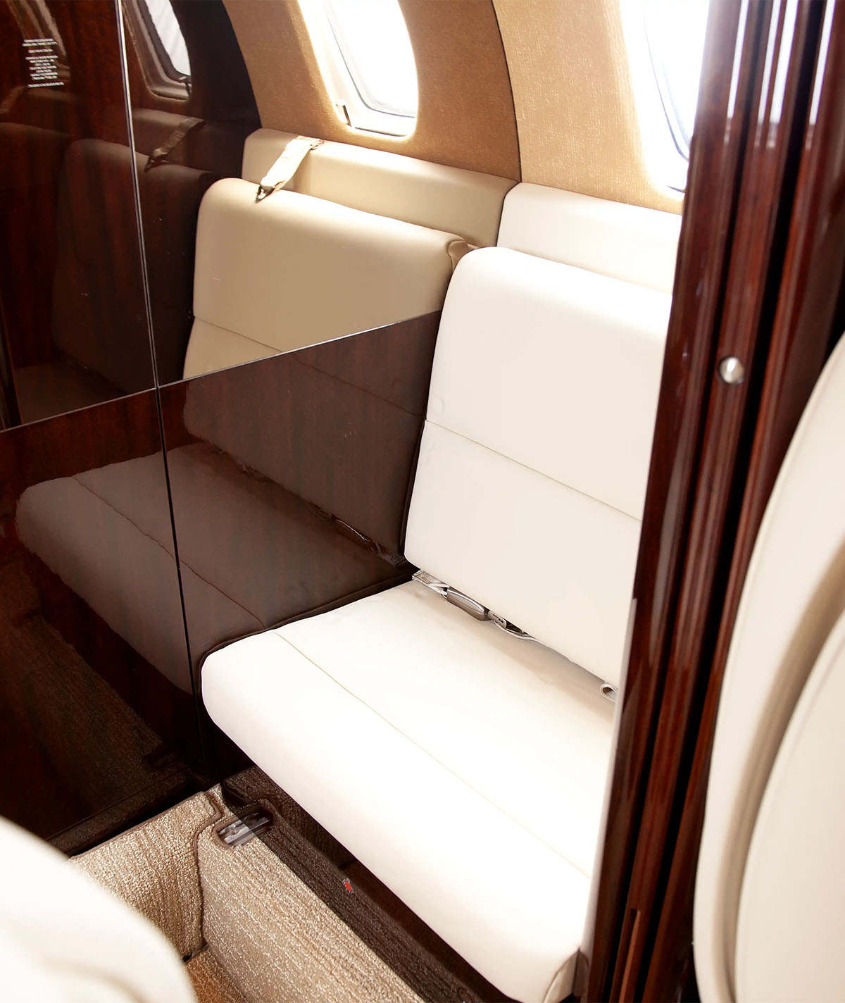 N1401L_Interior_1_0006_N1401L_Interior_4