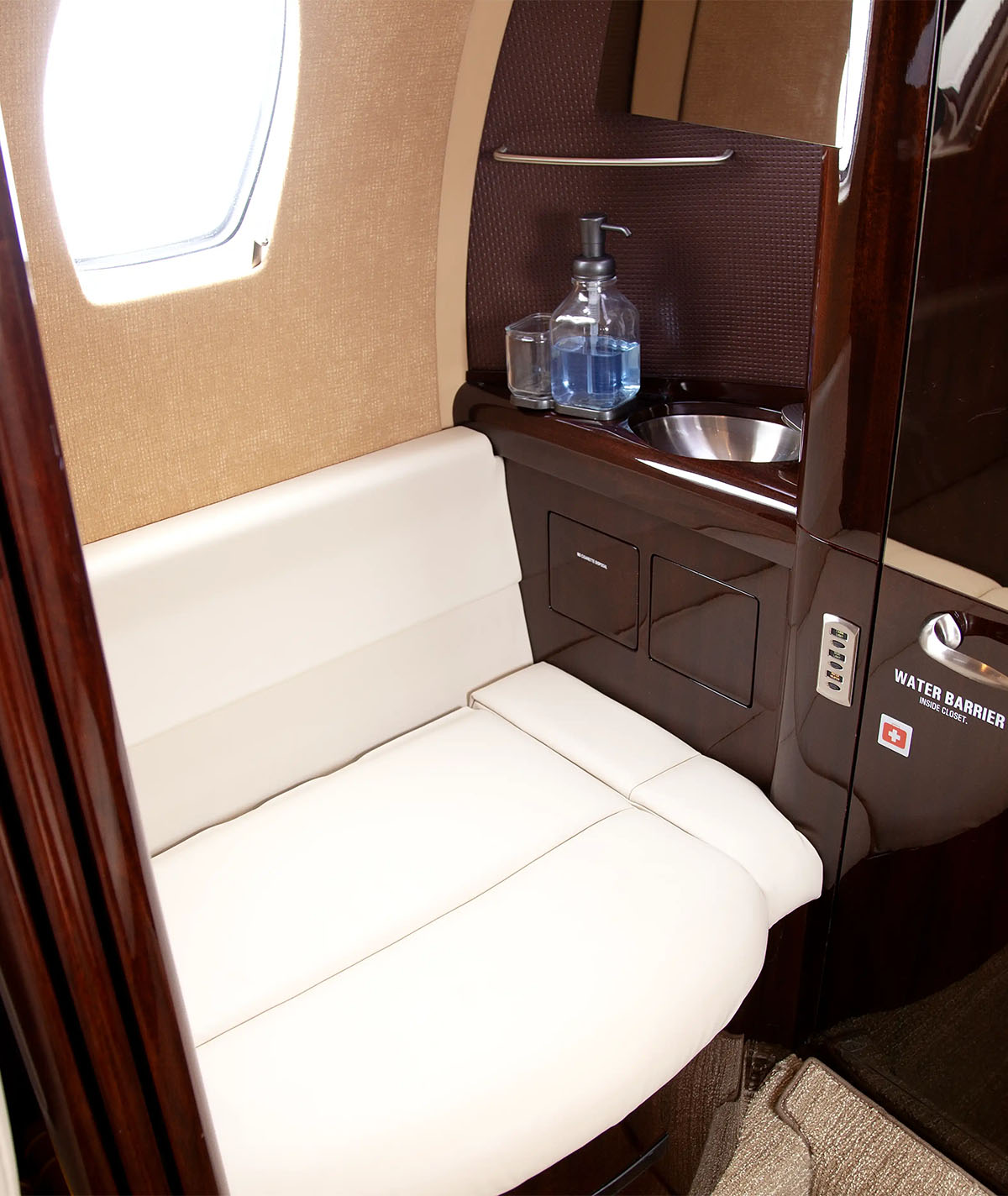 N1401L_Interior_1_0007_N1401L_Interior_3