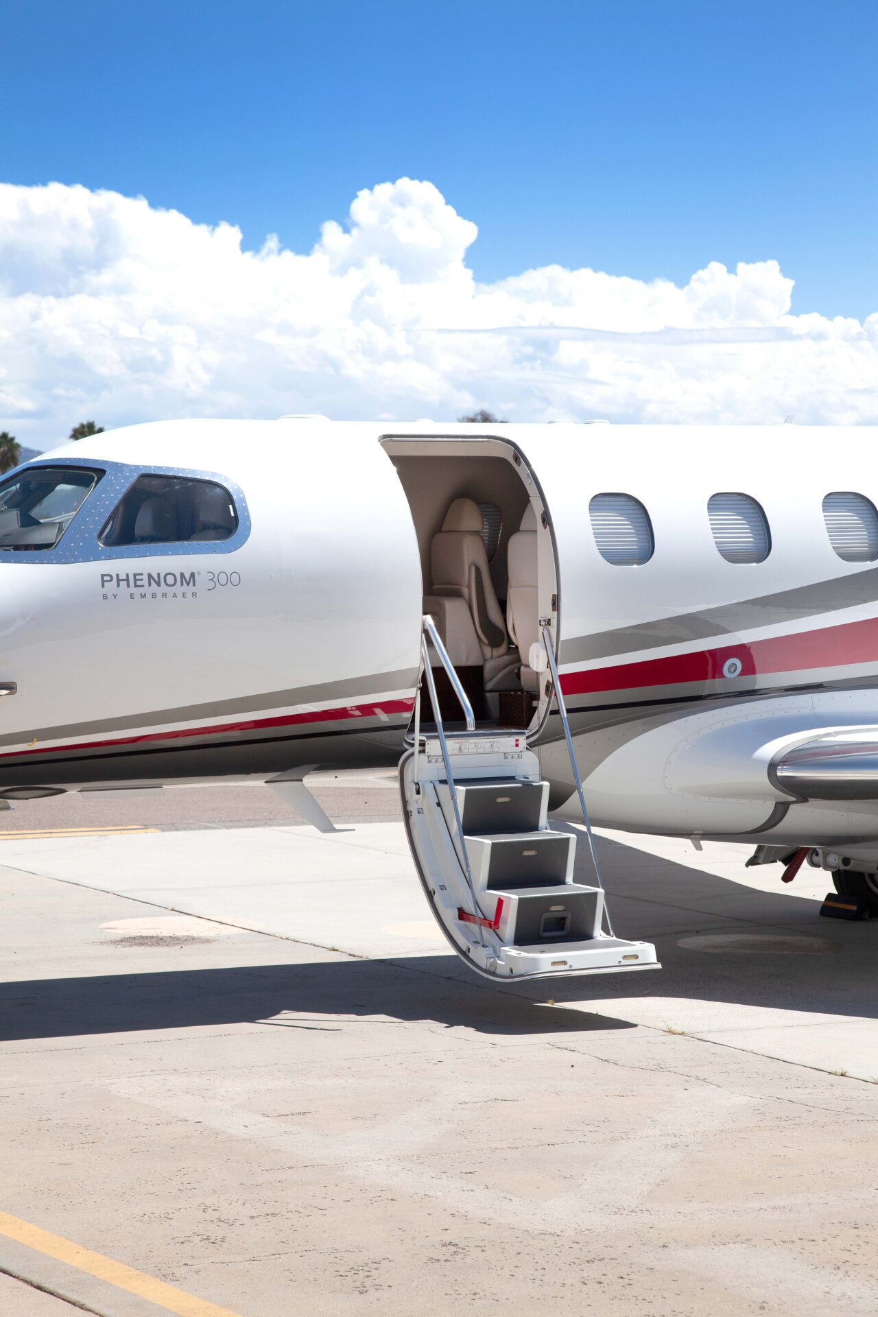 Embraer Phenom 300 - N66M SN50500412_34