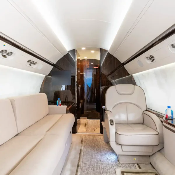 Latitude_33_Aviation_N48PL_2010_Gulfstream450_12