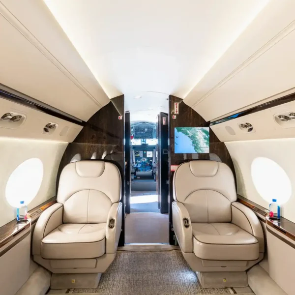 Latitude_33_Aviation_N48PL_2010_Gulfstream450_5