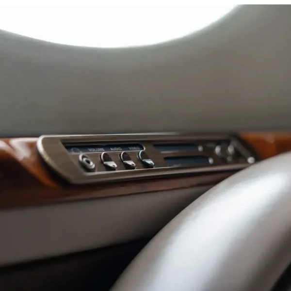 Latitude_33_Aviation_N48PL_2010_Gulfstream450_64